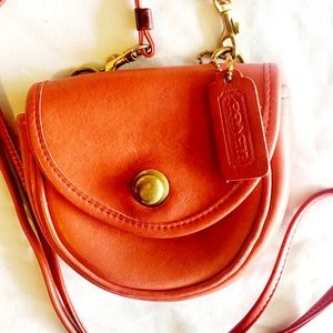 Vintage Classic Coach Shoulder Bag
